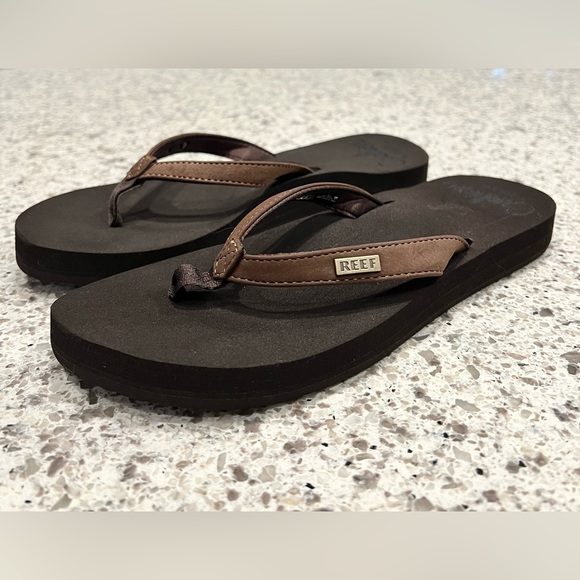 Reef NWOT Cushion Luna Sandals Size 8 (but fits like 7.5) - Picture 2 of 3